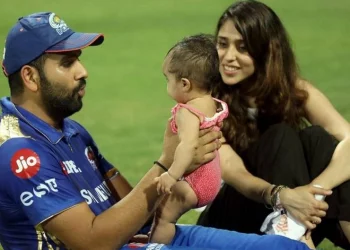 बेटी के साथ बीच पर खेलते हुए रोहित शर्मा की तस्वीरें ने फैंस का दिल जीता