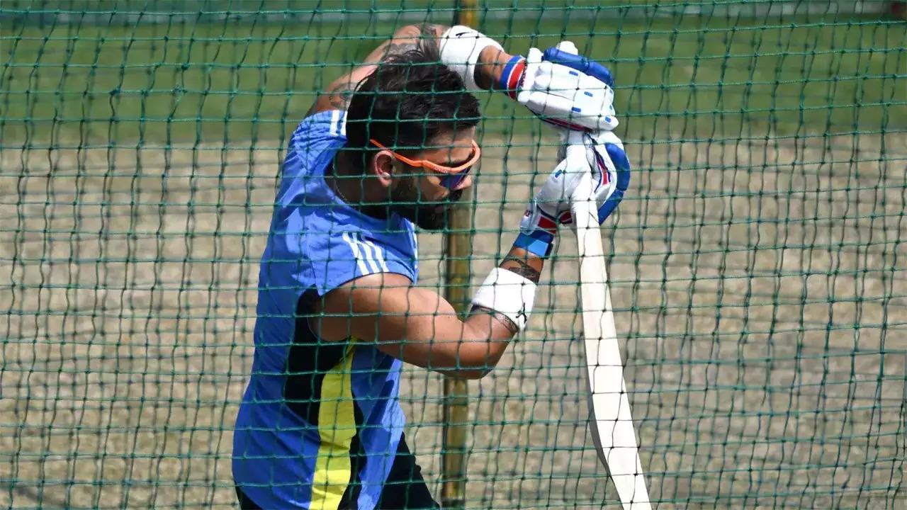 विराट ने नेट्स में भी किया संघर्ष, अक्षर पटेल की गेंद पर हुए बोल्ड औरअश्विन ने भी किया परेशान