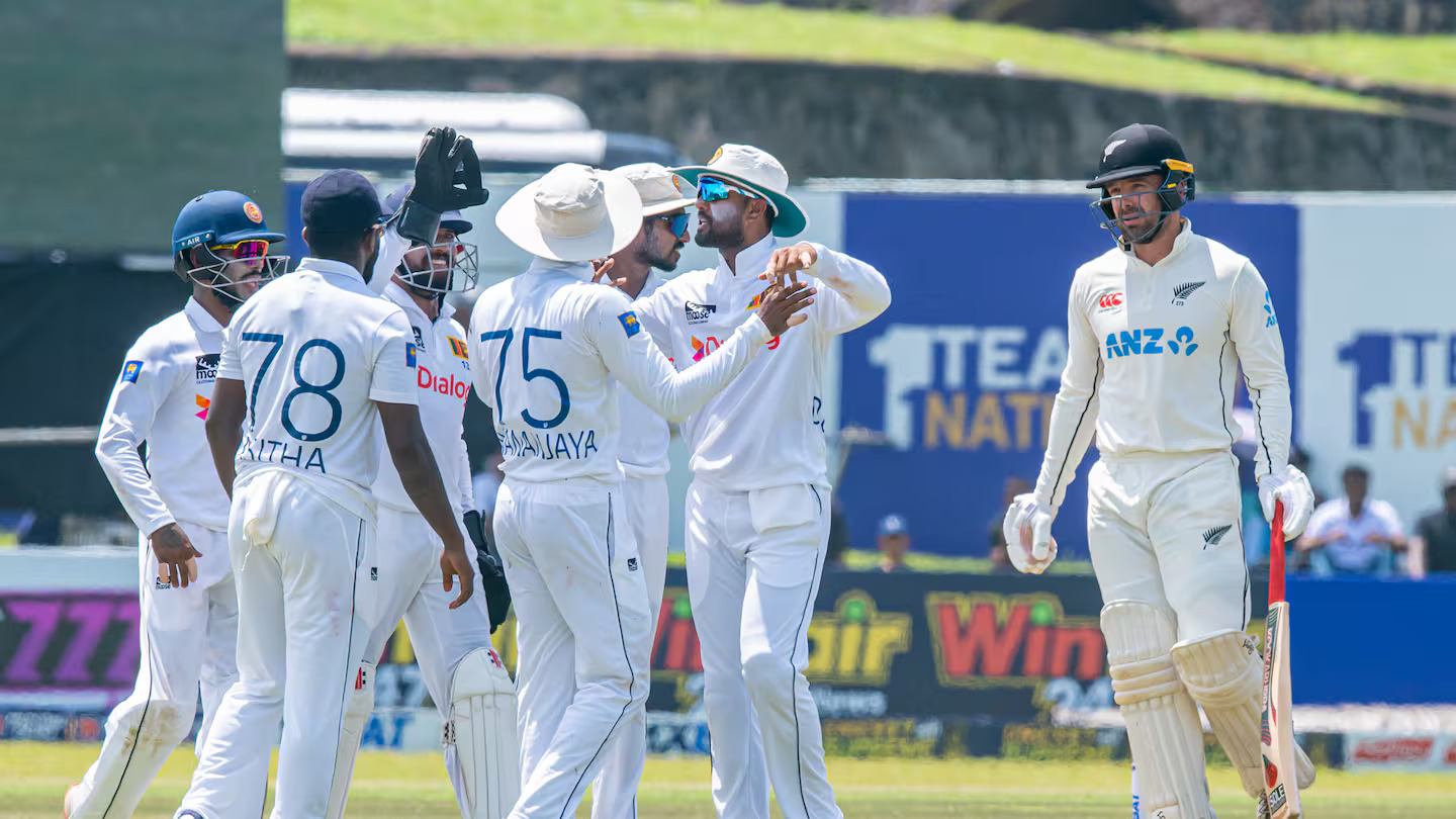 SL vs NZ: “घर से बाहर निकालो तो मर जाती है…”, पहली पारी में न्यूजीलैंड की टीम 88 पर सिमटी, तो फैंस ने दिए ऐसे रिएक्शन