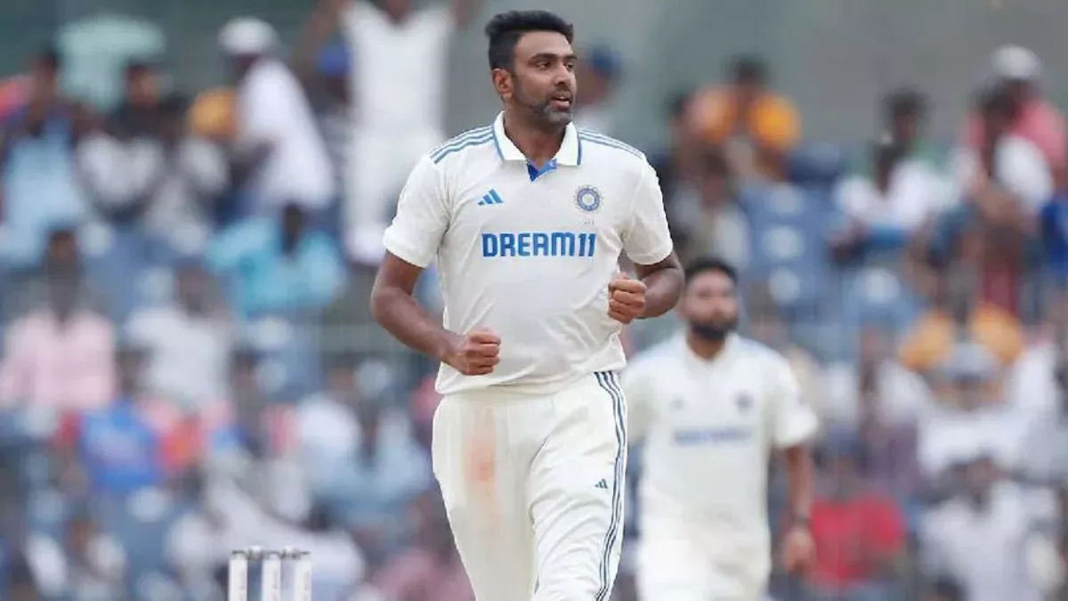 रविचंद्रन अश्विन ने टेस्ट क्रिकेट के इतिहास में हासिल किया शानदार मुकाम, मुथैया मुरलीधरन के साथ इस अविश्वसनीय लिस्ट में खुद को किया शामिल