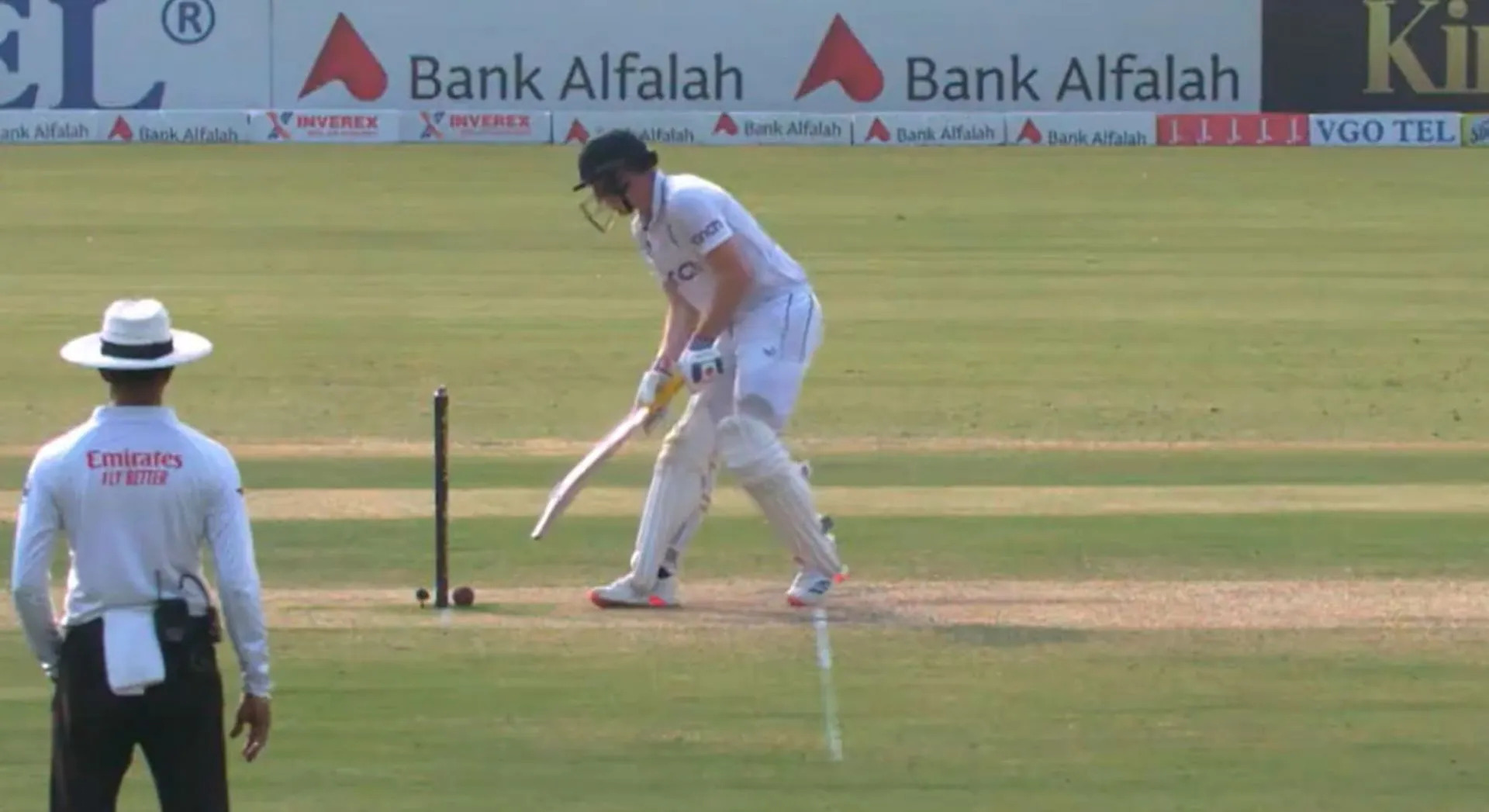हैरी ब्रूक पाकिस्तान के खिलाफ पहले टेस्ट के तीसरे दिन हिट-विकेट आउट होने से बाल-बाल बचे, देखें वायरल वीडियो
