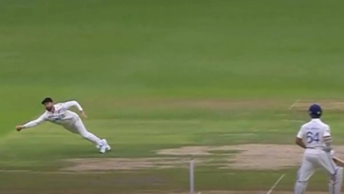 डेवोन कॉनवे ने सरफराज खान का अद्भुत कैच हवा में कूदकर पकड़ा, वीडियो वायरल हुई