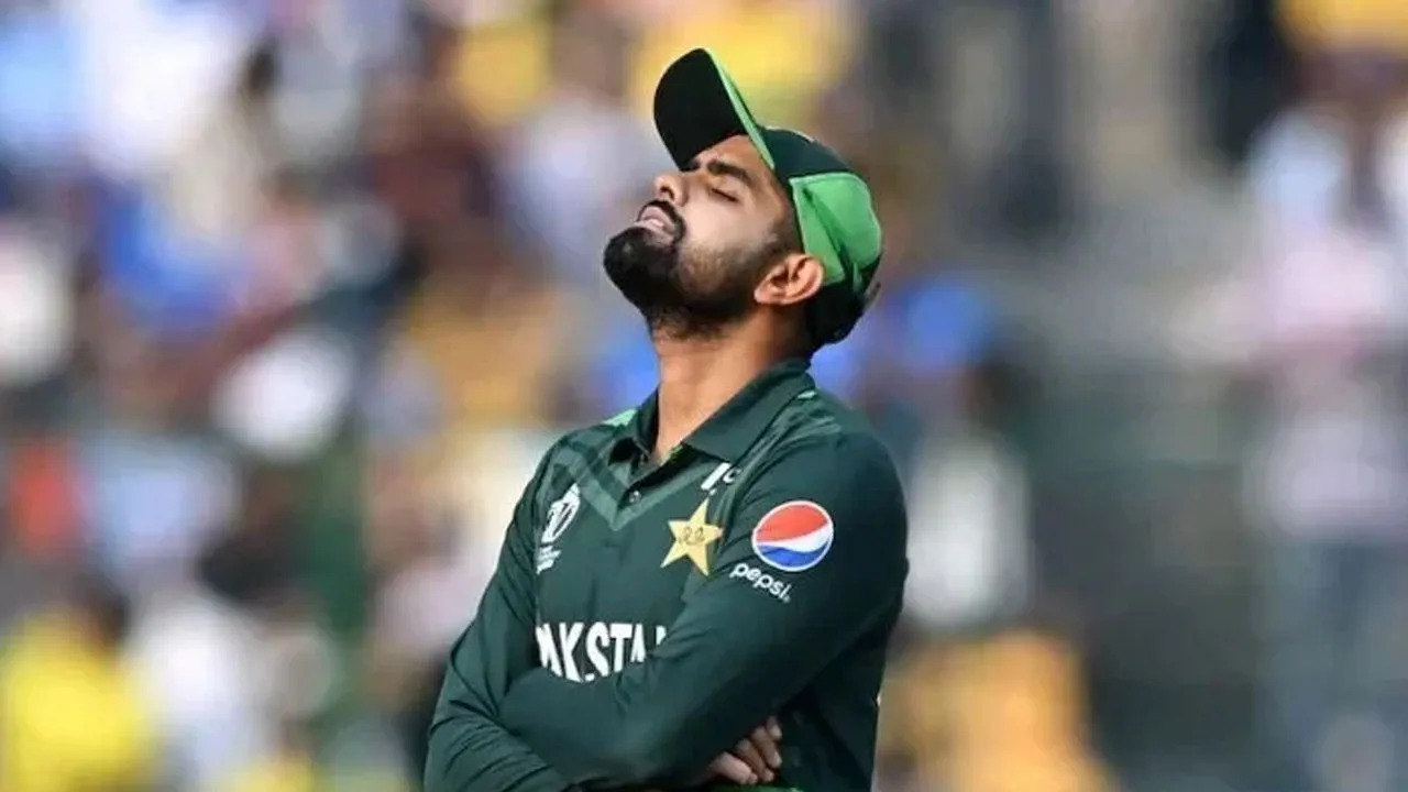 बाबर आजम ने कप्तानी पद से इस्तीफा क्या विराट कोहली की वजह से दिया? पाकिस्तान से आई बड़ी खबर