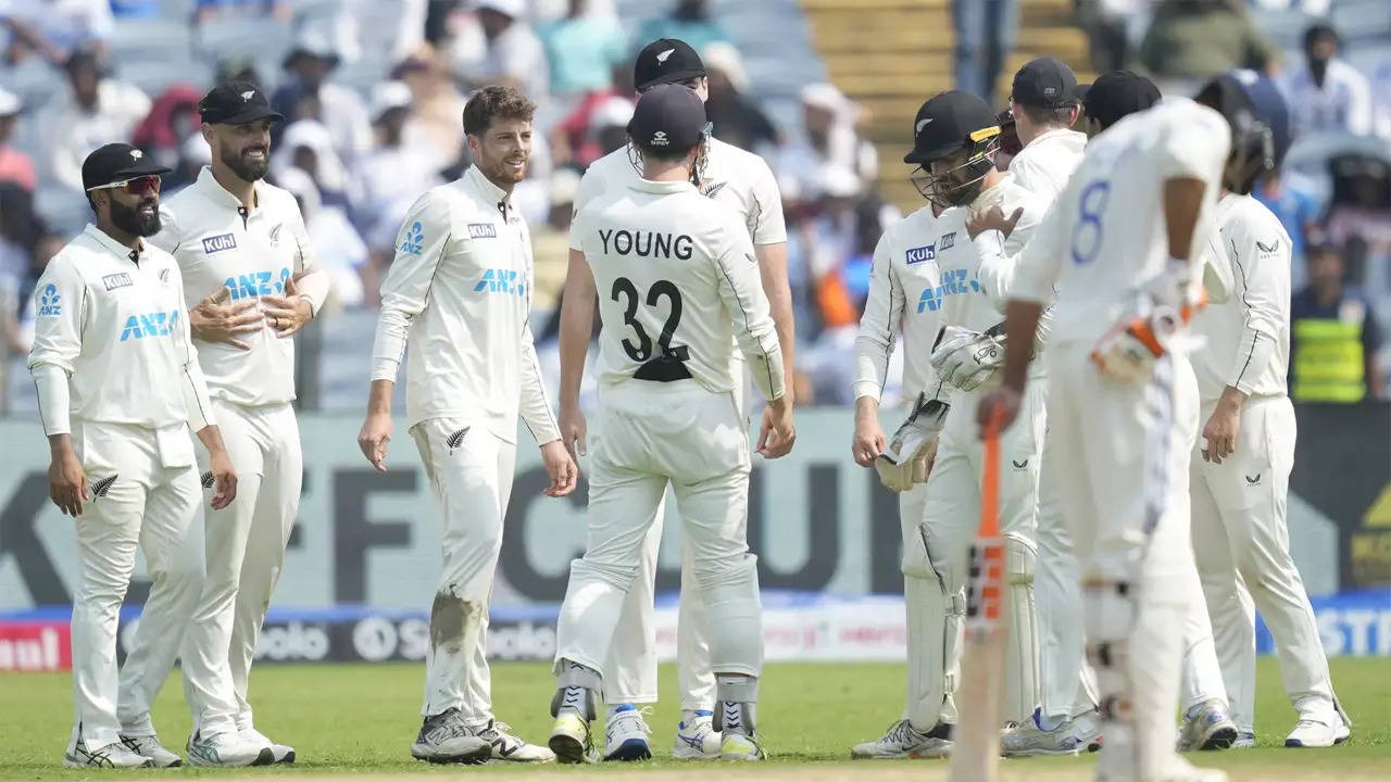 IND vs NZ, 2nd Test: Day 2 Highlights: टीम इंडिया अपनी पहली पारी में 156 रनों पर सिमटी जबकि न्यूजीलैंड ने 301 रनों की बढ़त बनाई