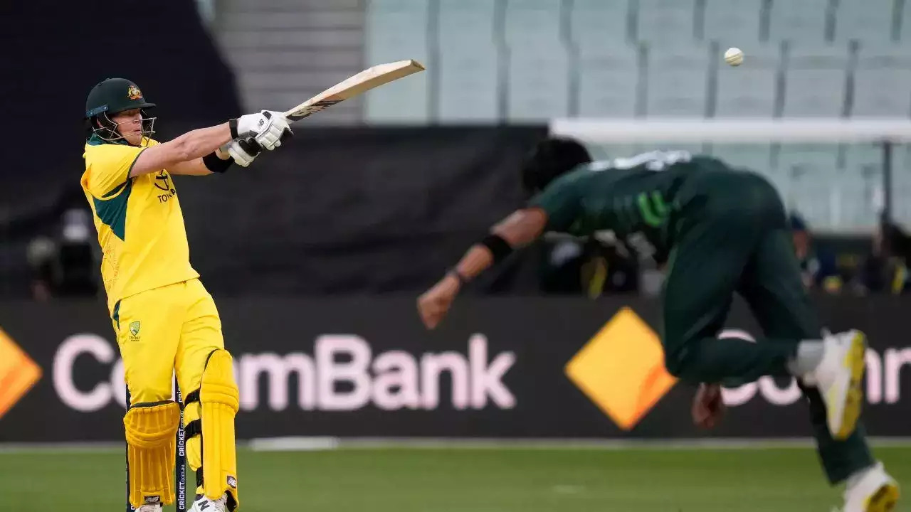 पाकिस्तान के खिलाफ स्टीव स्मिथ ने पहले वनडे के बाद हैरान कर देने वाला बयान दिया - मैं यहां से बाहर निकलकर कल टेस्ट मैच खेल सकता हूं