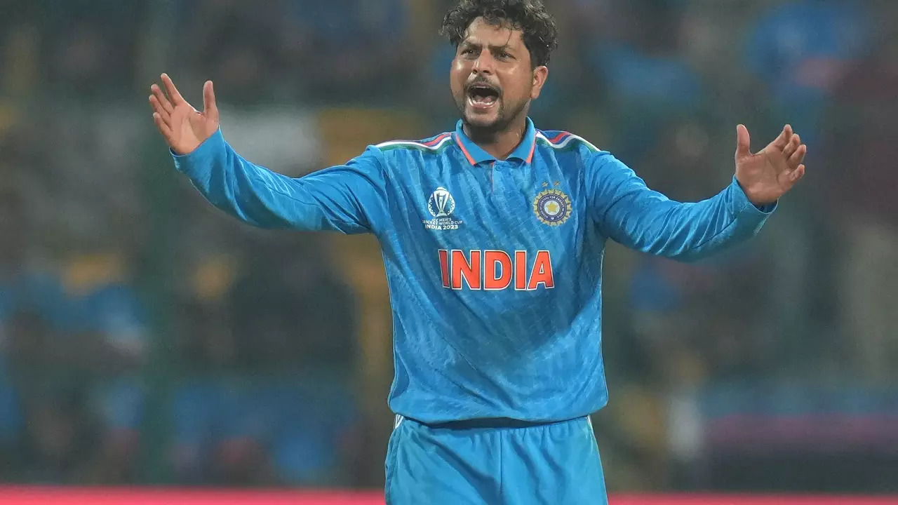 कुलदीप यादव को, विश्व कप हार के लिए आलोचक सरेआम गाली दे रहा था फिर खिलाड़ी ने ऐसा जबाव दिया कि बोलती बंद हो गई