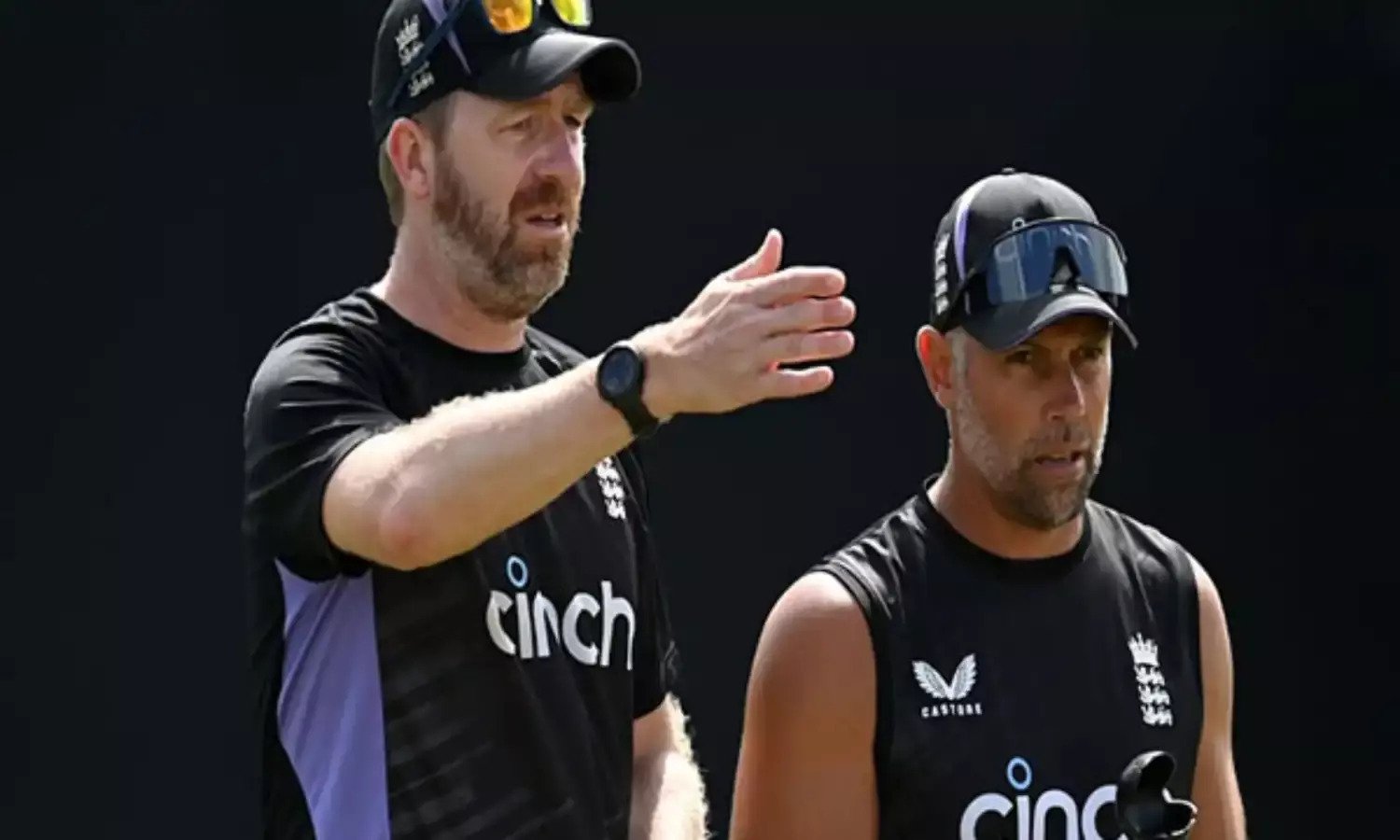 इंग्लैंड की व्हाइट बॉल टीम से सहायक कोच कार्ल हॉपकिंसन और रिचर्ड डॉसन को बाहर किया जा सकता है, जाने पूरा मामला क्या है
