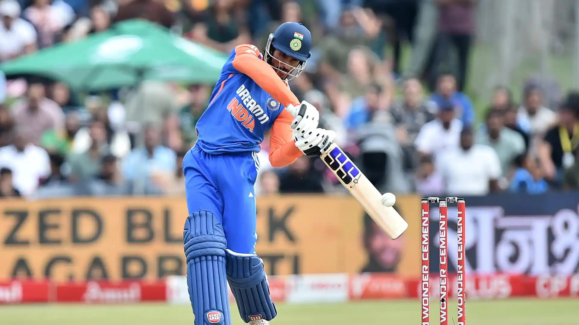 तिलक वर्मा ने अपने इंटरनेशनल करियर का पहला शतक जड़ा, भारत ने 20 ओवरों में 219 रन बनाए