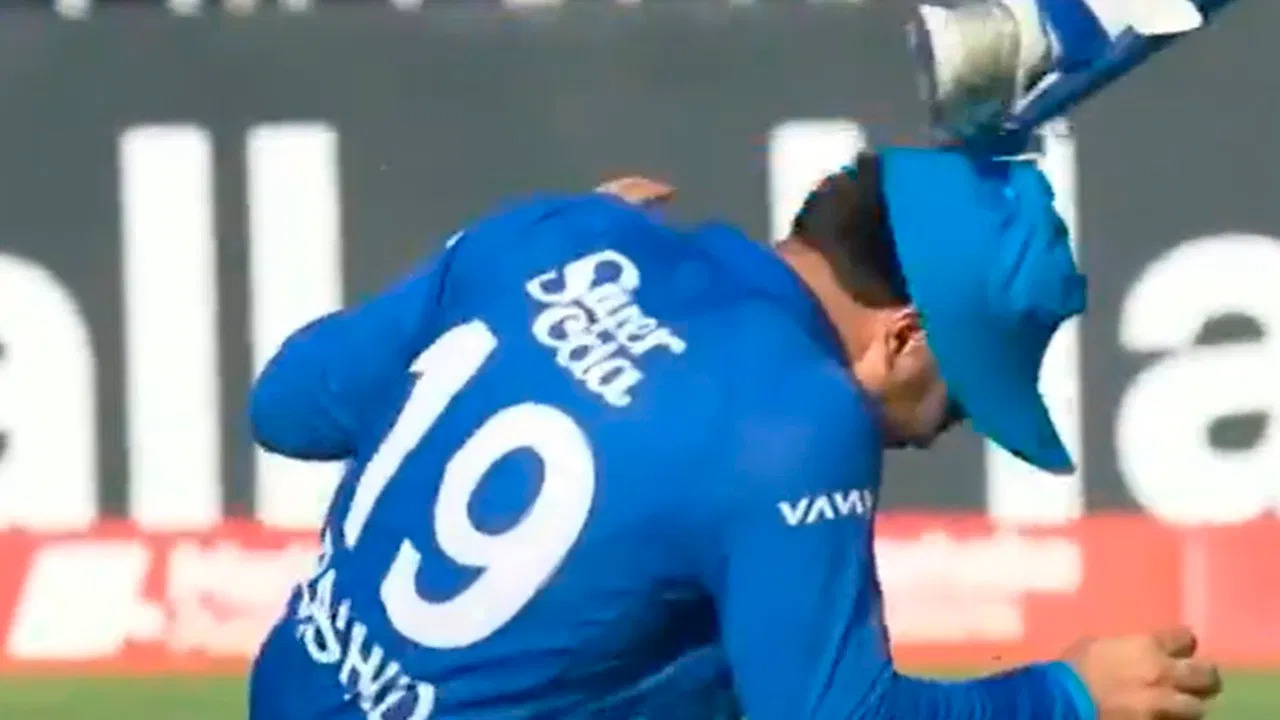 रहमानुल्लाह गुरबाज और राशिद खान खतरनाक टक्कर होने से बाल-बाल बचे, वीडियो वायरल हुई 