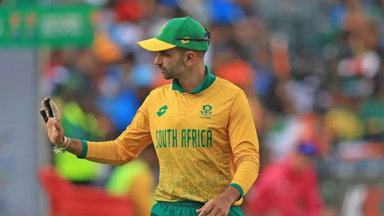 दक्षिण अफ्रीका का यह अनुभवी स्पिनर चोटिल होने के कारण पाकिस्तान के खिलाफ बचे हुए दो वनडे मैच से बाहर हुआ