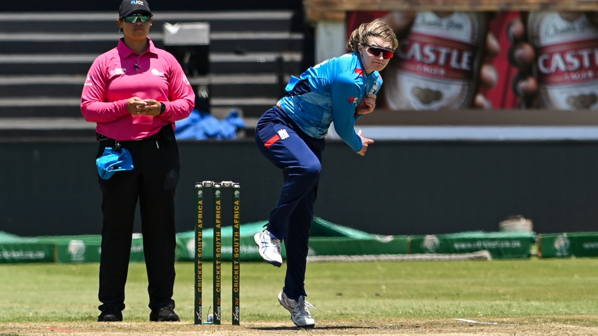 SA-W vs ENG-W: दूसरे वनडे में चार्ली डीन ने हैट्रिक लगाई, जेम्स एंडरसन के साथ इस एलिट क्लब में शामिल हुई 
