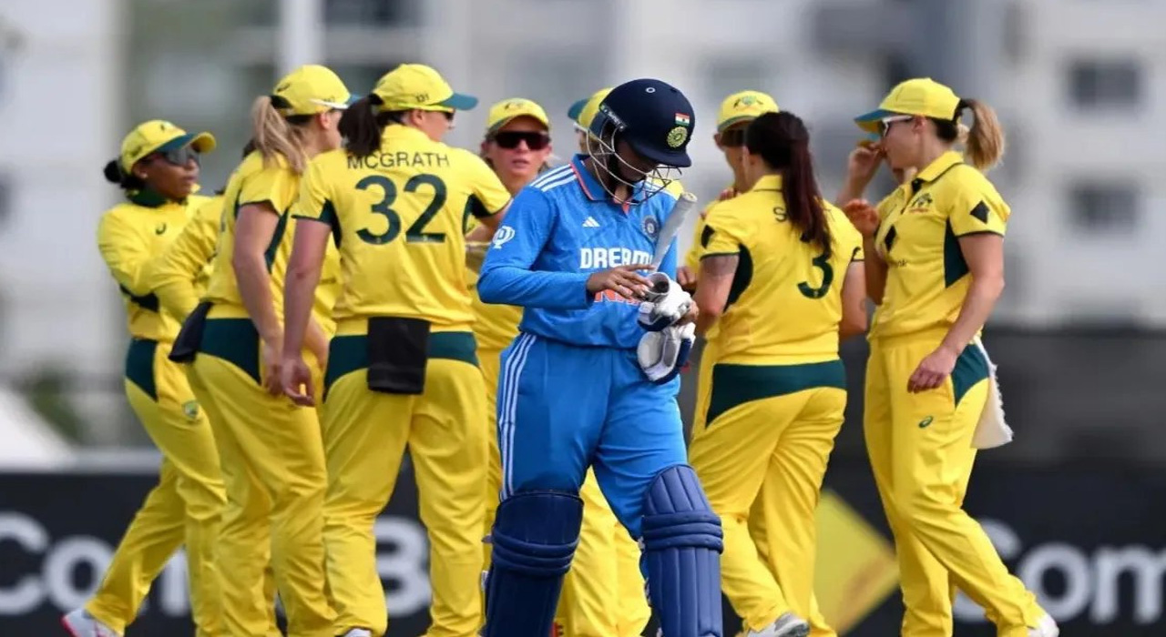 भारतीय महिला टीम मेगन शट की धमाकेदार गेंदबाजी के सामने बेबस दिखी, ऑस्ट्रेलिया ने पहला वनडे जीता