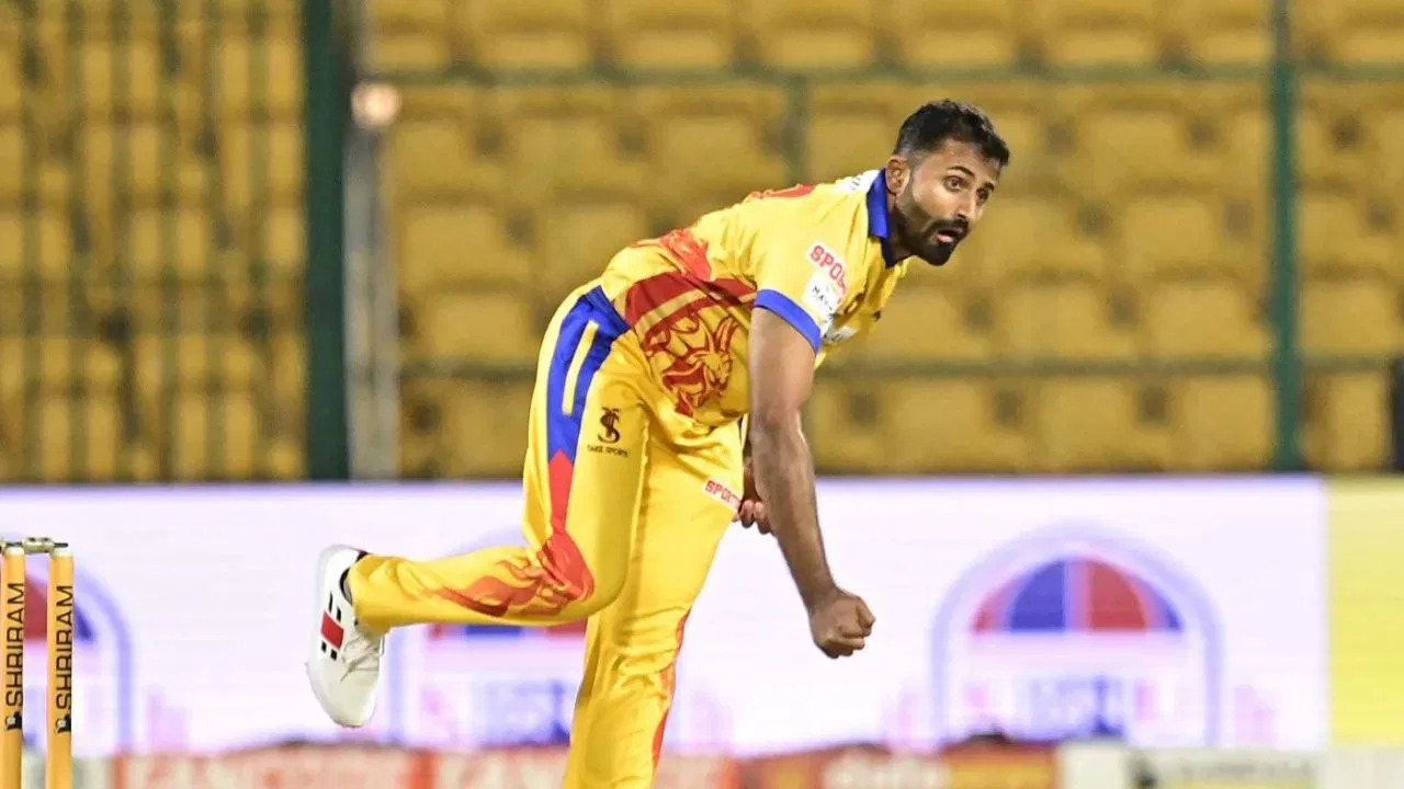 श्रेयस गोपाल ने शानदार हैट्रिक ली, पांड्या ब्रदर्स को गोल्डन डक पर पवेलियन भेजा