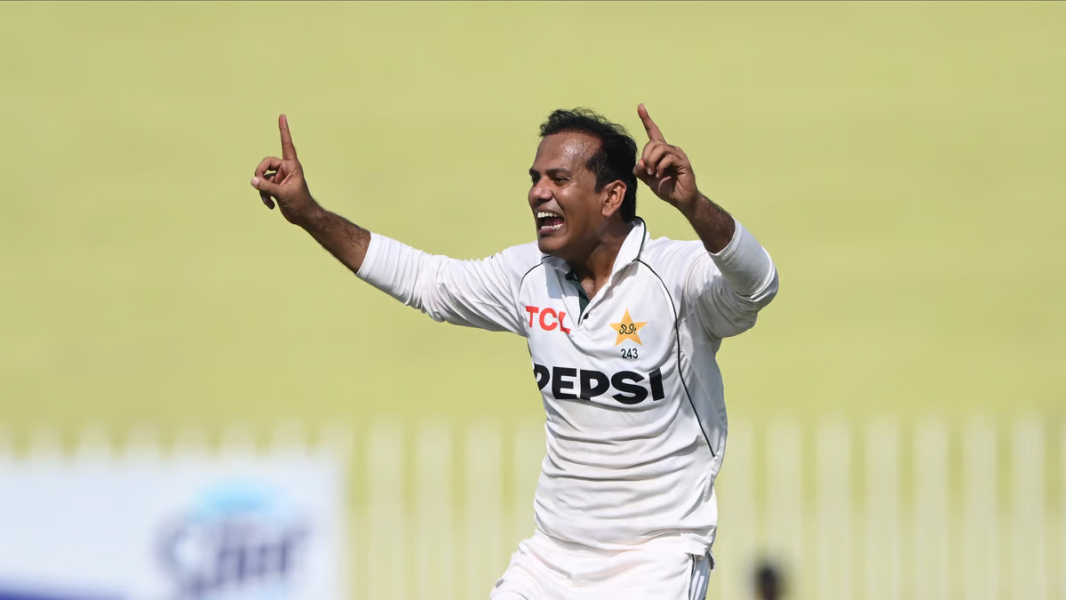 38 वर्षीय पाकिस्तानी स्पिनर नोमान अली ने हैट्रिक लेकर इतिहास रचा, विकेट चटकाने का वीडियो वायरल हुआ 