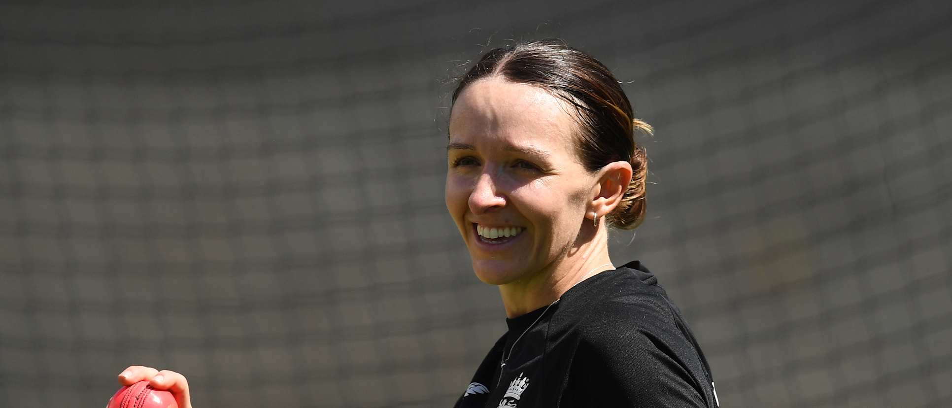 Women’s Ashes 2025: इंग्लैंड को एकमात्र टेस्ट मैच से पहले तगड़ा झटका लगा, बेहतरीन तेज गेंदबाज केट क्रॉस चोटिल हुई 