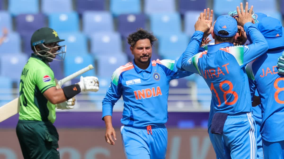 कुलदीप यादव ने पाकिस्तानी बल्लेबाजों को अपनी फिरकी में फंसाया