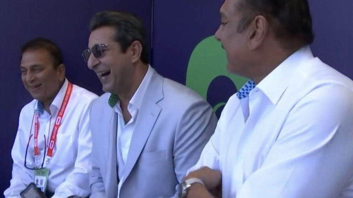 अकरम और गावस्कर ने चैंपियंस ट्राॅफी में इंग्लैंड के बाहर होने के बाद इस खिलाड़ी का मजाक उड़ाया, कहा उसे तो ओपनिंग…