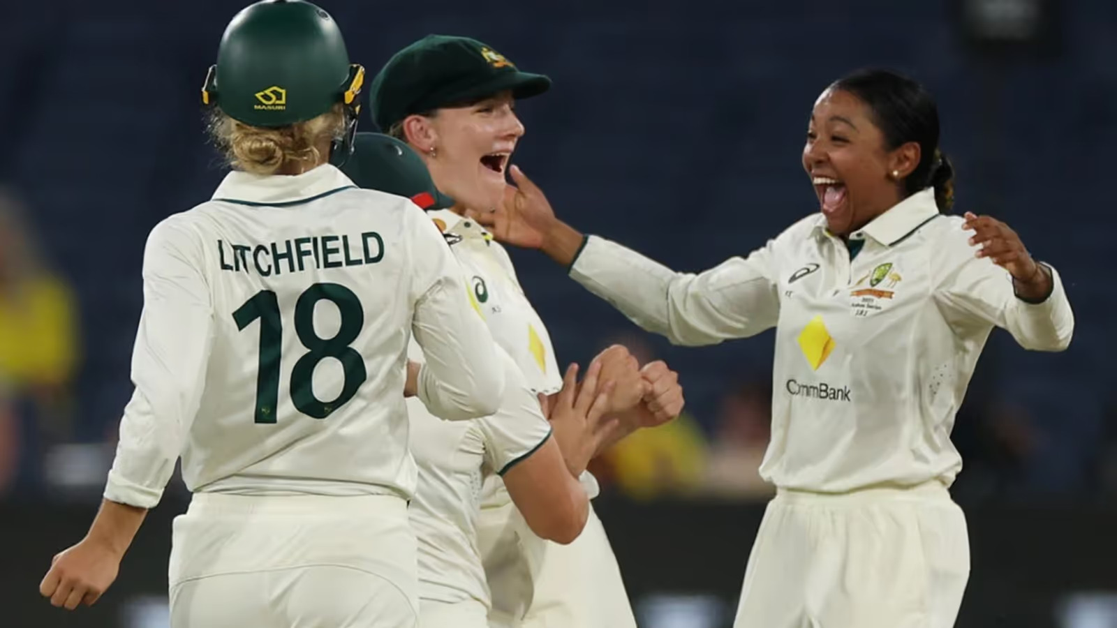 एकमात्र टेस्ट मैच में ऑस्ट्रेलिया ने पारी और 122 रनों से जीत हासिल कर इंग्लैंड का वुमेन्स एशेज में व्हाइटवाॅश किया 