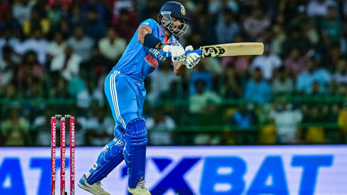 नागपुर में टीम इंडिया की ओर से पहले वनडे में अक्षर पटेल ने बेहतरीन अर्धशतक जड़ा