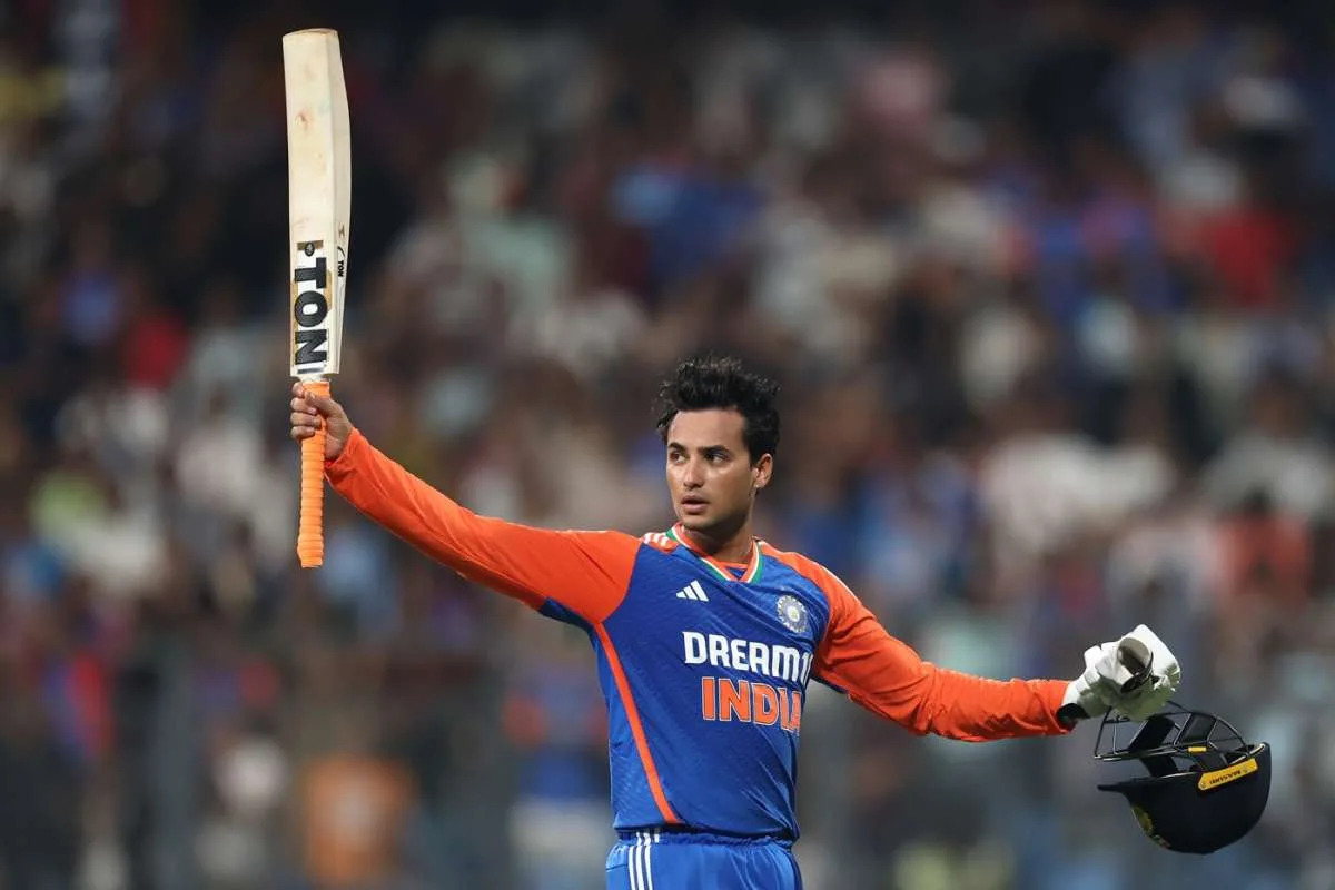 भज्जी ने अभिषेक शर्मा को लेकर कहा - “उनको अब अपने गेंदबाजी पर ध्यान देने की जरूरत है”