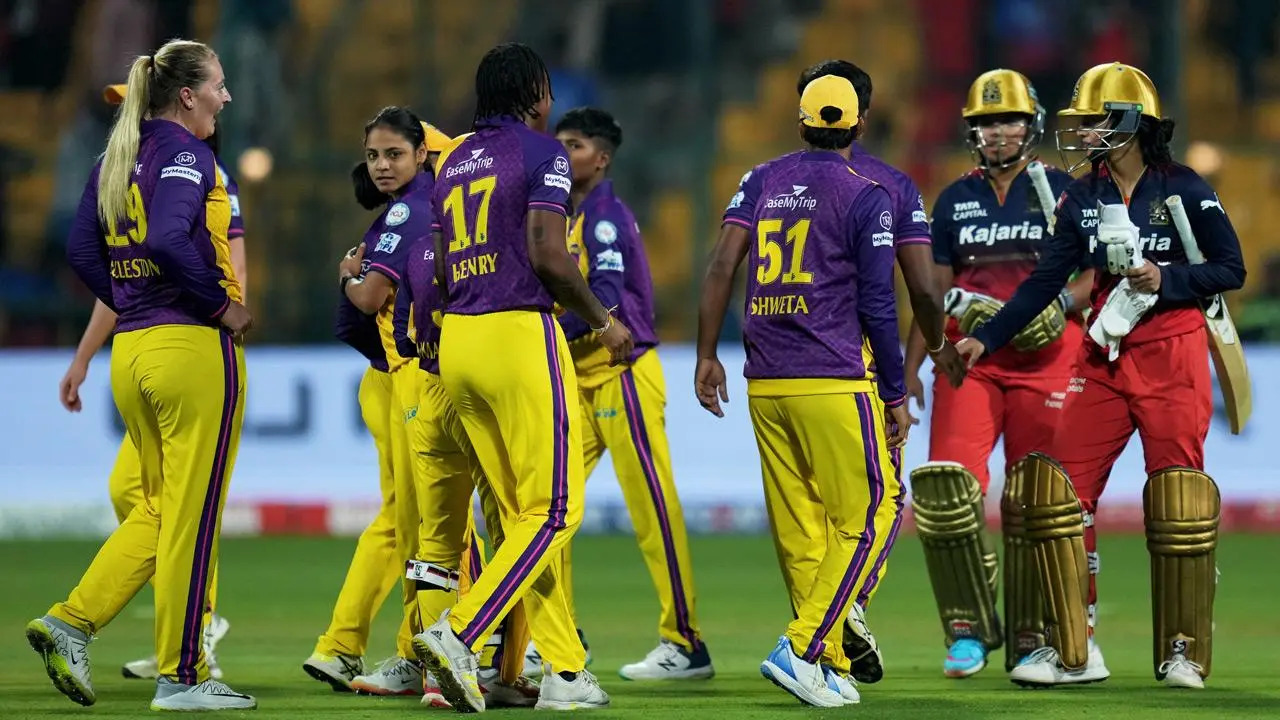 आरसीबी के खिलाफ सोफी एक्लेस्टोन ने तबाही मचाई, सुपर ओवर में शानदार प्रदर्शन करते हुए अपनी टीम की जीत में महत्वपूर्ण भूमिका निभाई 