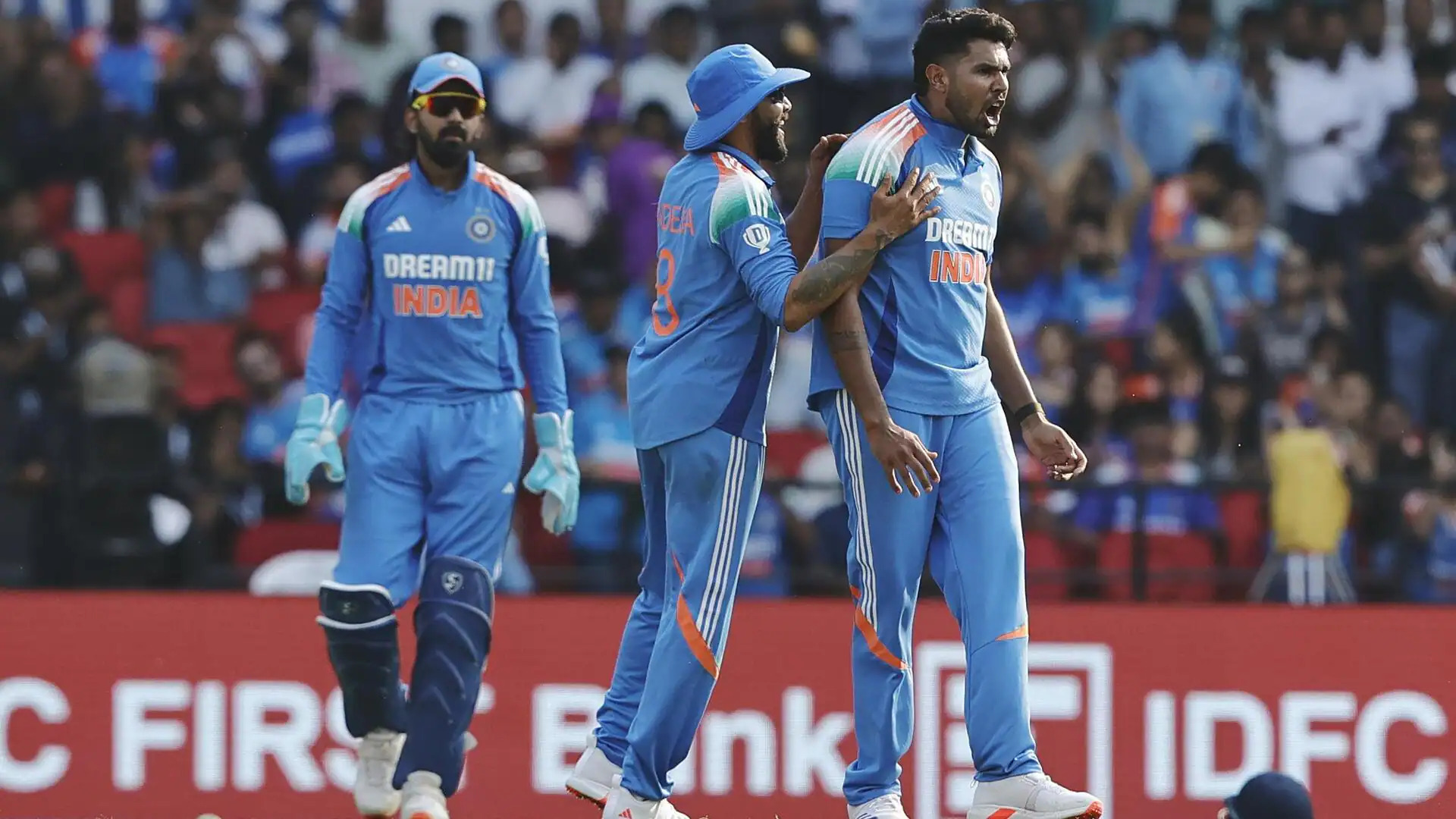 इंग्लैंड पहले वनडे में 248 पर सिमटा, जडेजा और डेब्यूटेंट हर्षित राणा ने 3-3 विकेट झटके 