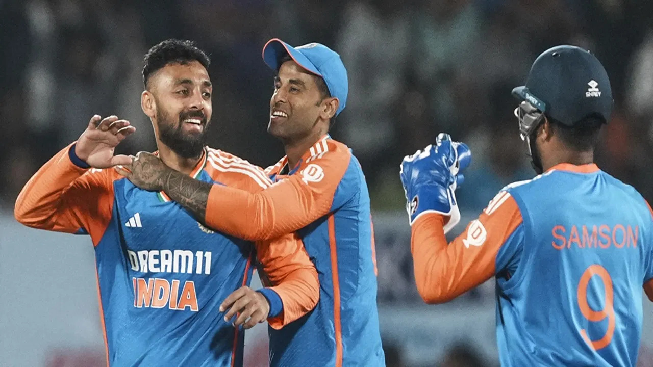 चौथे टी20 मैच में भारत ने इंग्लैंड को 15 रनों से हराया, सीरीज में 3-1 की अजेय बढ़त हासिल की