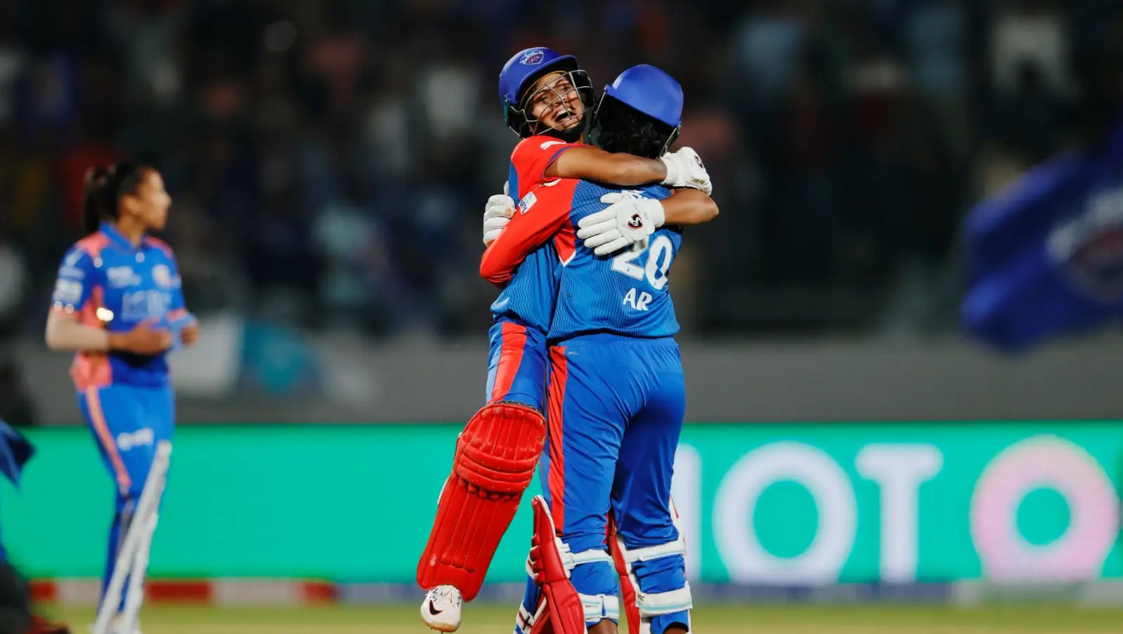 WPL 2025: दिल्ली कैपिटल्स ने मुंबई इंडियंस को रोमांचक मैच में दो विकेट से हराया