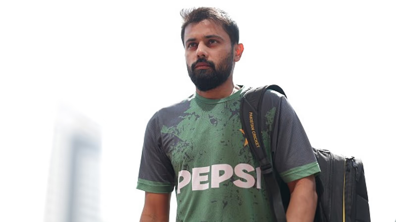 मैच के दौरान सो जाने के कारण टाइम आउट होने वाले पहले पाकिस्तानी खिलाड़ी बने सऊद शकील, बड़ी खबर पढ़ें 