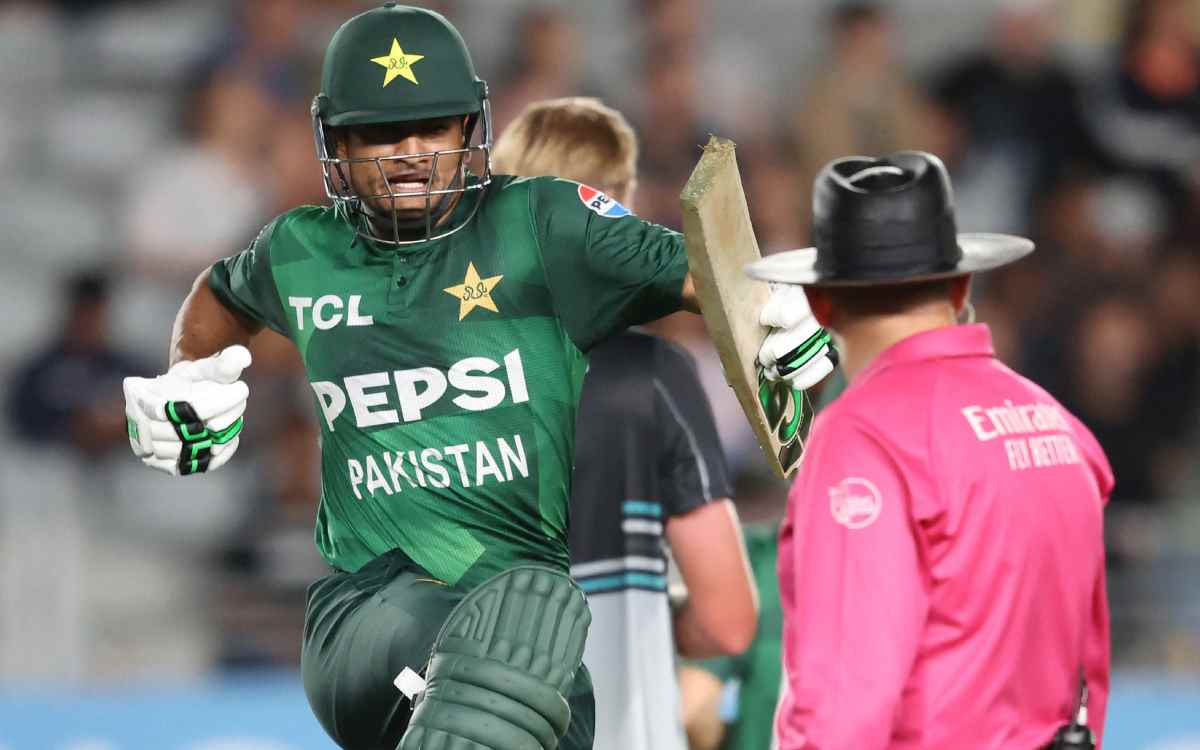 न्यूजीलैंड के खिलाफ हसन नवाज ने तूफानी शतक जड़ा,  बाबर आजम को पीछे छोड़ा