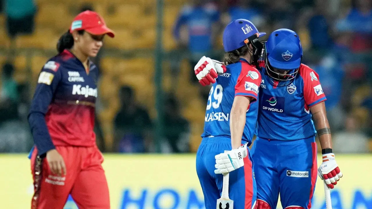 WPL 2025: बेंगलुरु में शेफाली वर्मा और जेस जोनासेन ने शानदार बल्लेबाजी की, डीसी ने आरसीबी को हराया