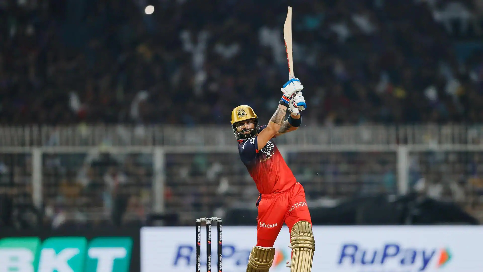 सीएसके बनाम आरसीबी मैच के धोनी के स्टंपिंग से लेकर विराट के अग्रेशन तक टॉप 3 मोमेंट्स देखें 