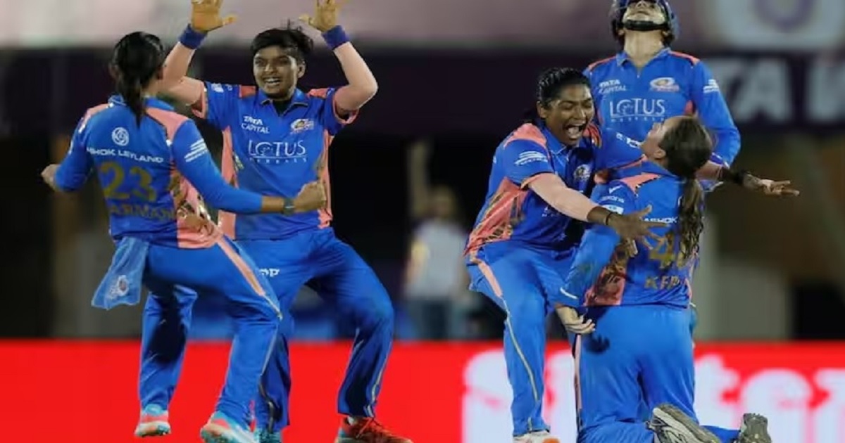 जब मुंबई इंडियंस ने WPL का खिताब फिर से जीता, तो नेट साइवर-ब्रंट और हरमनप्रीत ने कैपिटल्स को फिर से हराया।