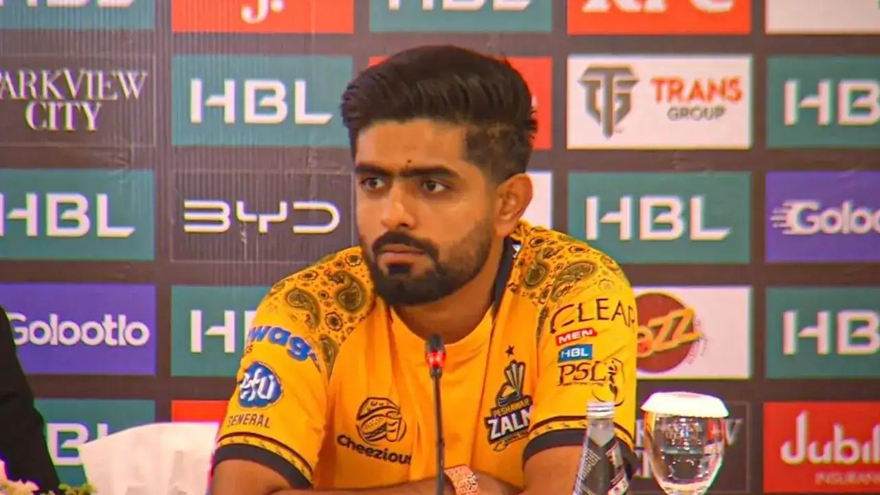 बाबर ने रिपोर्टर के “पाकिस्तान टीम के हाल” वाले सवाल पर चुप्पी साधी, फिर शाहीन अफरीदी ने जो किया…..