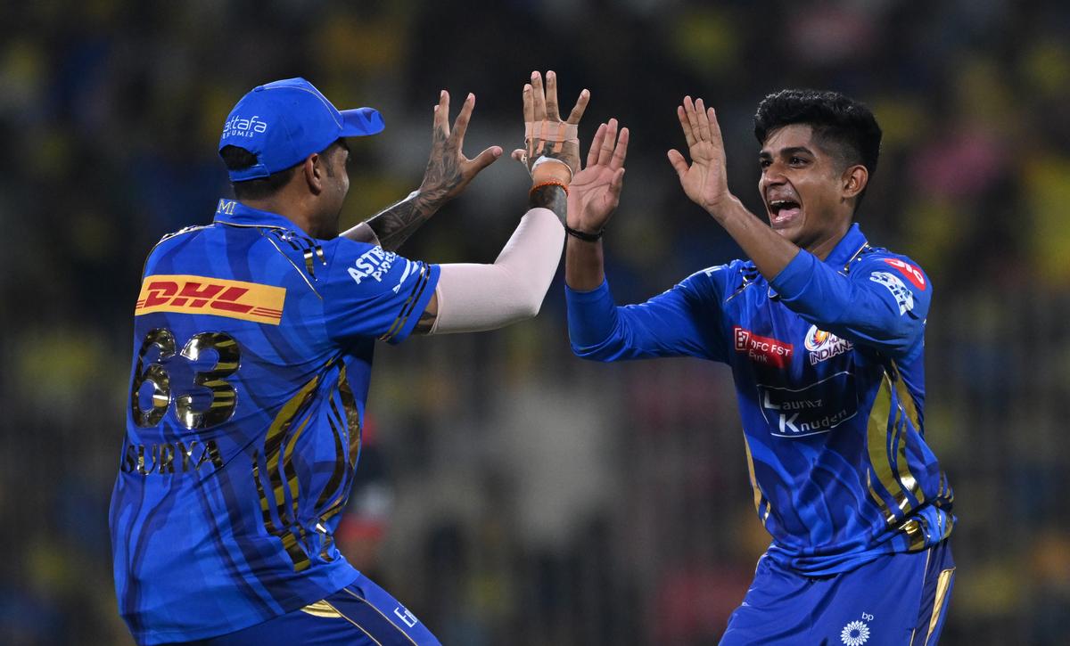 जानें आईपीएल 2025 में मुंबई इंडियंस और सीएसके में से किस टीम ने बेहतरीन युवा खिलाड़ी चुने