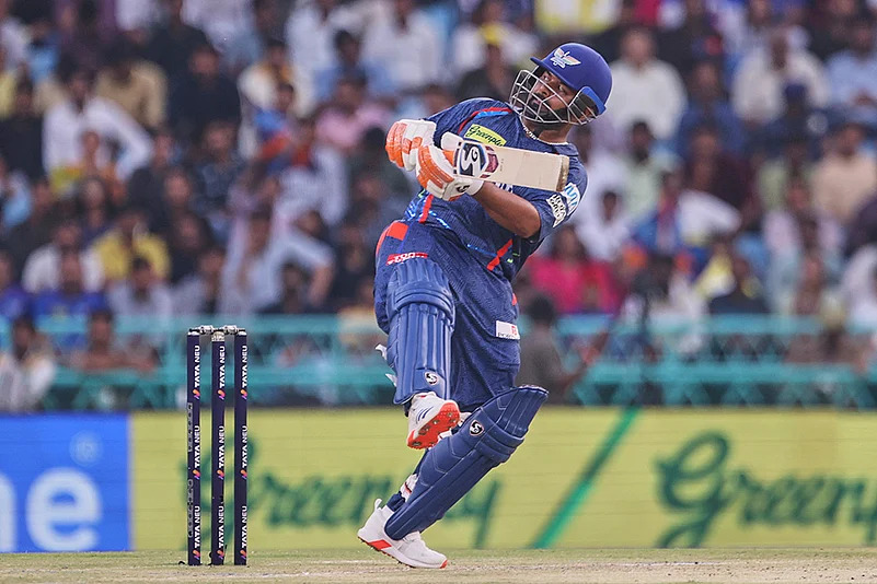 ऋषभ पंत ने गुरु धोनी के सामने शानदार हेलीकॉप्टर शॉट खेला, CSK के कप्तान ने भी जमकर प्रशंसा की