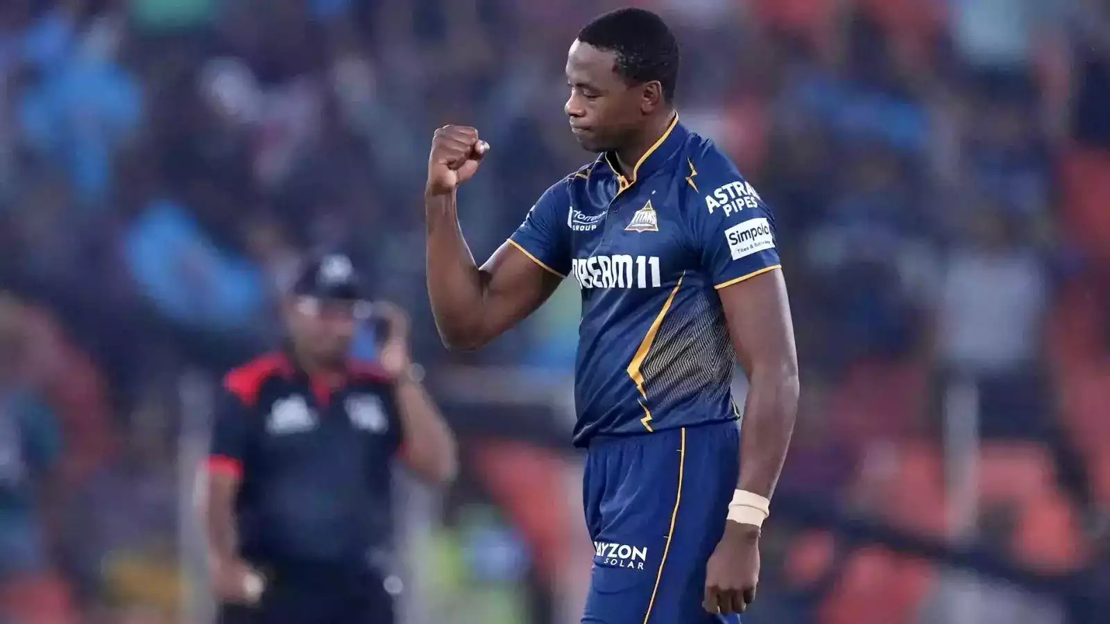 IPL 2025:  गुजरात टाइटंस को बीच सीजन में बड़ा झटका लगा, ये विदेशी तेज गेंदबाज घर लौटा 