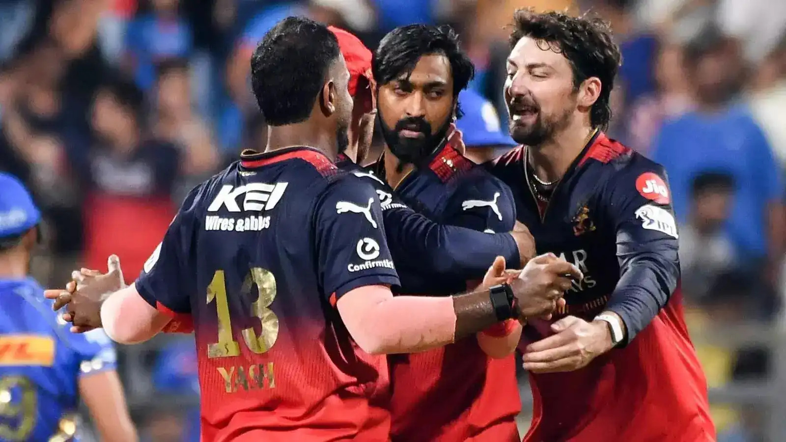 IPL 2025: मुंबई इंडियंस बनाम राॅयल चैलेंजर्स बेंगलुरू मैच के टाॅप-3 मोमेंट्स देखें