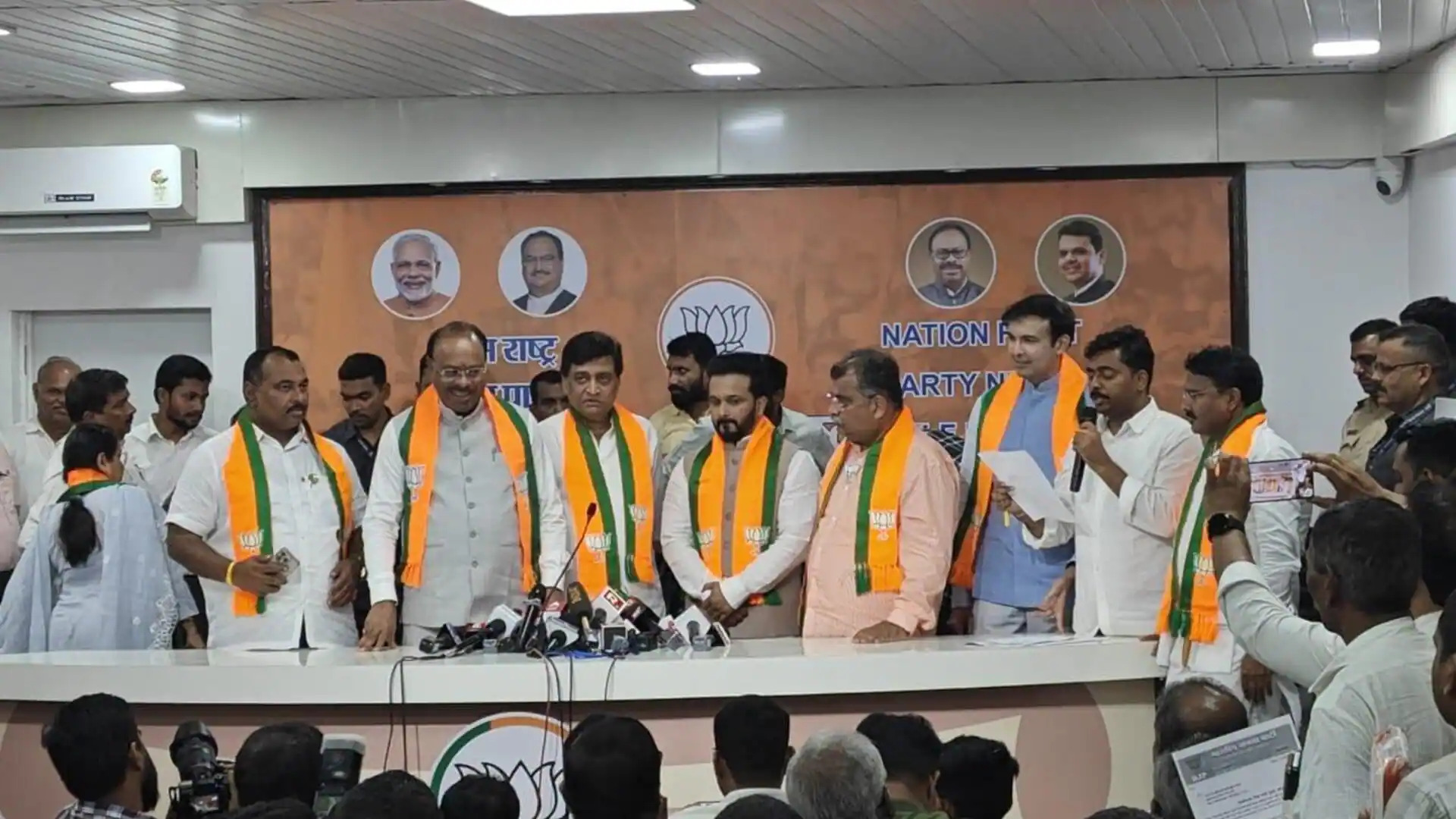 पूर्व भारतीय क्रिकेटर केदार जाधव BJP में शामिल हुए, वीडियो देखें 