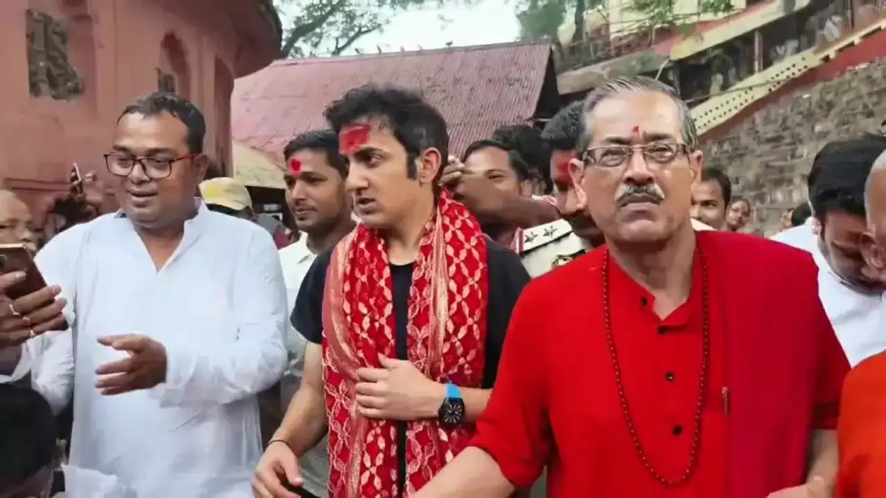 इंग्लैंड दौरे से पहले गौतम गंभीर मां कामाख्या के दर्शन करने पहुंचे