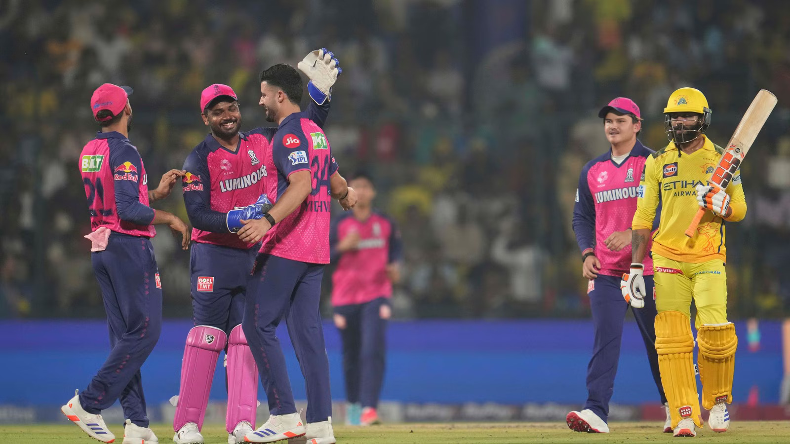 IPL 2025: सोशल मीडिया पर चेन्नई सुपर किंग्स बनाम राजस्थान रॉयल्स के मैच के बाद फनी मीम्स की बाढ़ आई