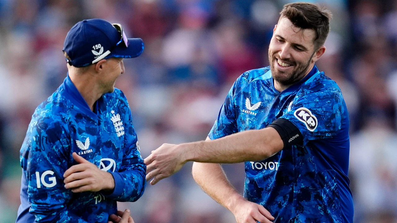 ENG vs WI 2025: दूसरे वनडे में मैथ्यू पॉट्स ने घरेलू टीम के लिए चोटिल जेमी ओवरटन की जगह ली