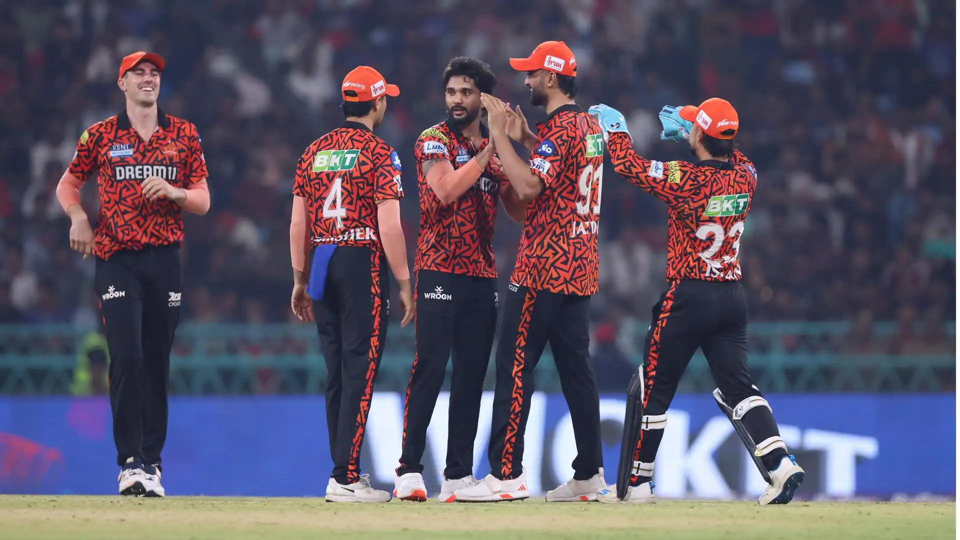 IPL 2025: सोशल मीडिया पर रॉयल चैलेंजर्स बेंगलुरु बनाम सनराइजर्स हैदराबाद के मैच के बाद फनी मीम्स की बाढ़ आई