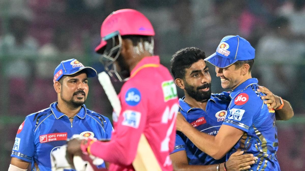 IPL 2025: राजस्थान राॅयल्स को मुंबई इंडियंस ने 100 रनों से हराया, लगातार छठवीं जीत दर्ज की