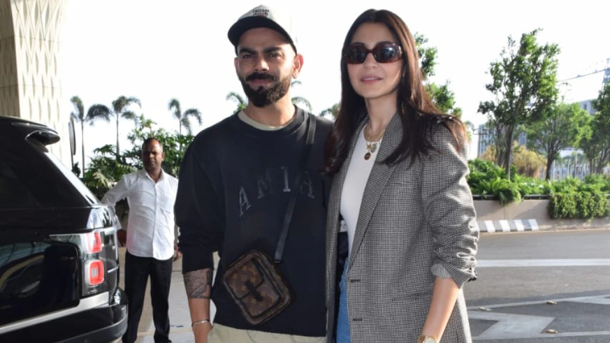 विराट कोहली और अनुष्का शर्मा बेंगलुरु के लिए रवाना हुए, वीडियो वायरल हुआ