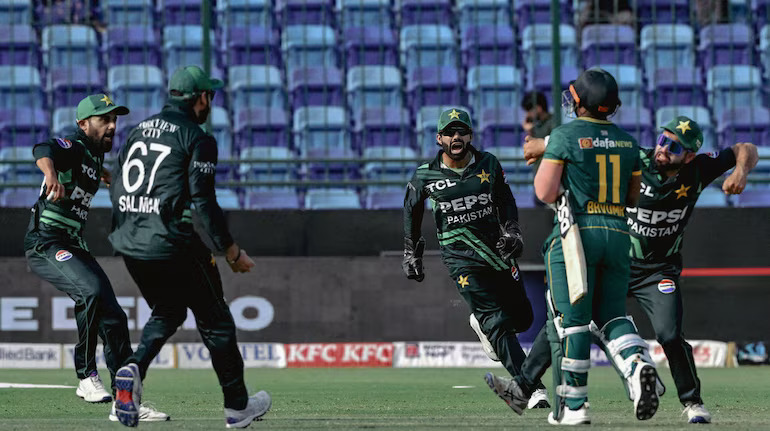 "माफी मांगो"... इधर टेम्बा बावुमा ने ट्रॉफी उठाई, उधर पाकिस्तानी खिलाड़ी लपेटे में आ गए