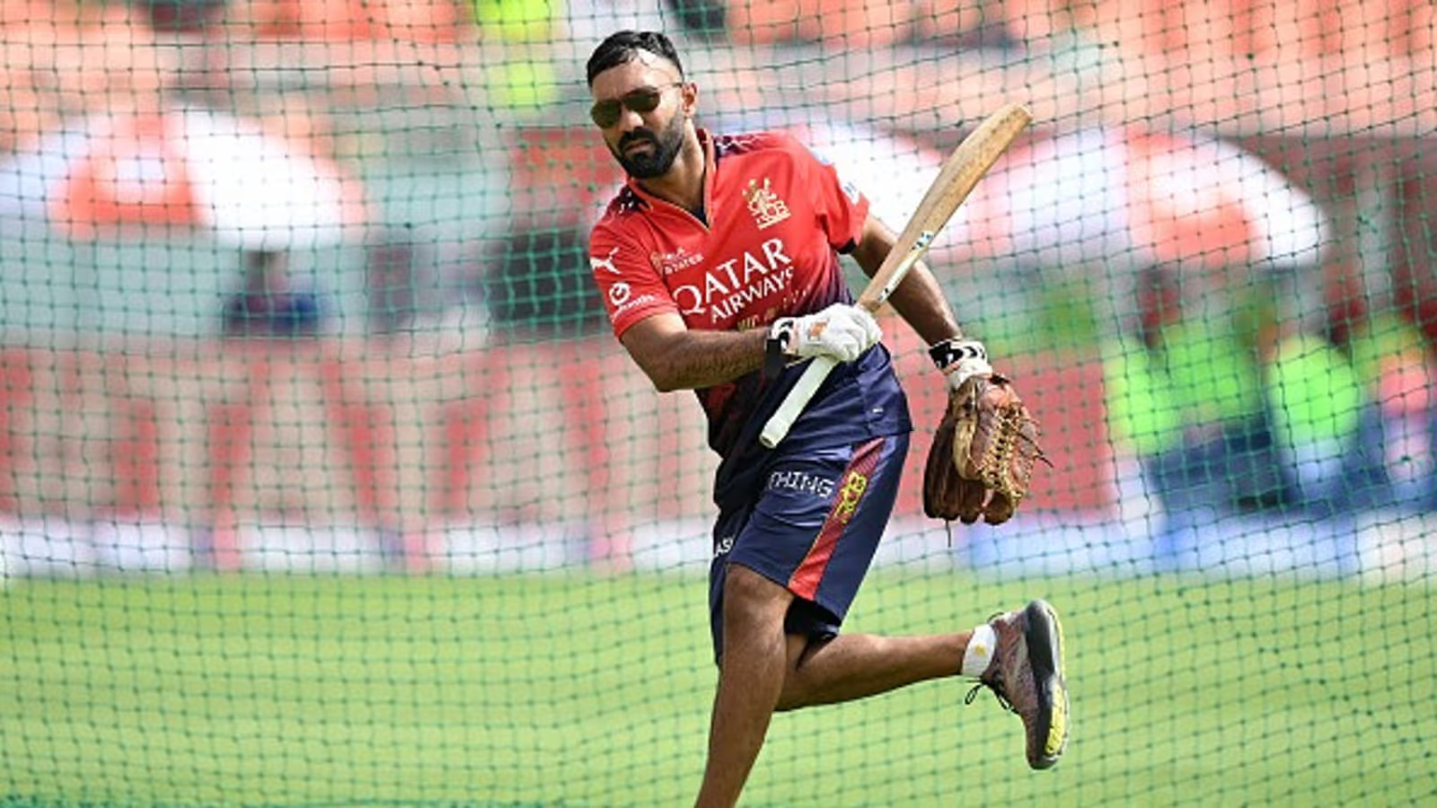 RCB अगर IPL जीत जाती है तो दिनेश कार्तिक को संभालना मुश्किल हो जाएगा – आखिर किस खिलाड़ी ने ऐसा बयान दिया