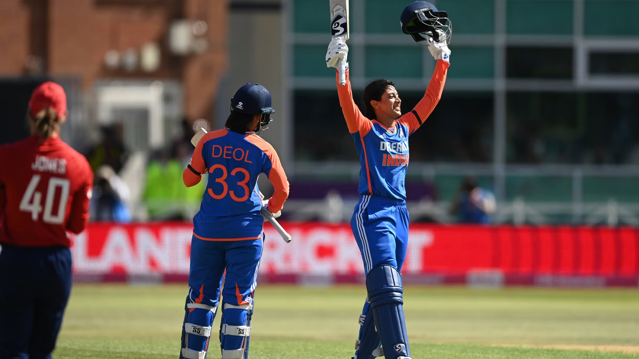 भारतीय महिला टीम ने मंधाना की शतकीय पारी के बदौलत इंग्लैंड को करारी शिकस्त दी