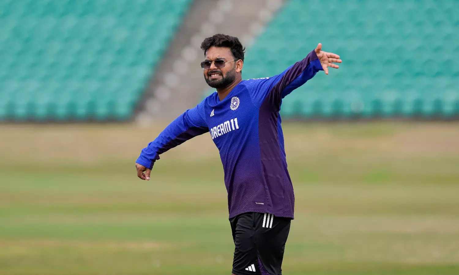 ENG vs IND 2025: संजय बांगर ने चौथे टेस्ट के लिए ऋषभ पंत की उपलब्धता पर अपनी राय दी - 'पंत के विकेटकीपिंग करने से भारत को स्थिरता मिलती है जिसकी उसे जरूरत है'