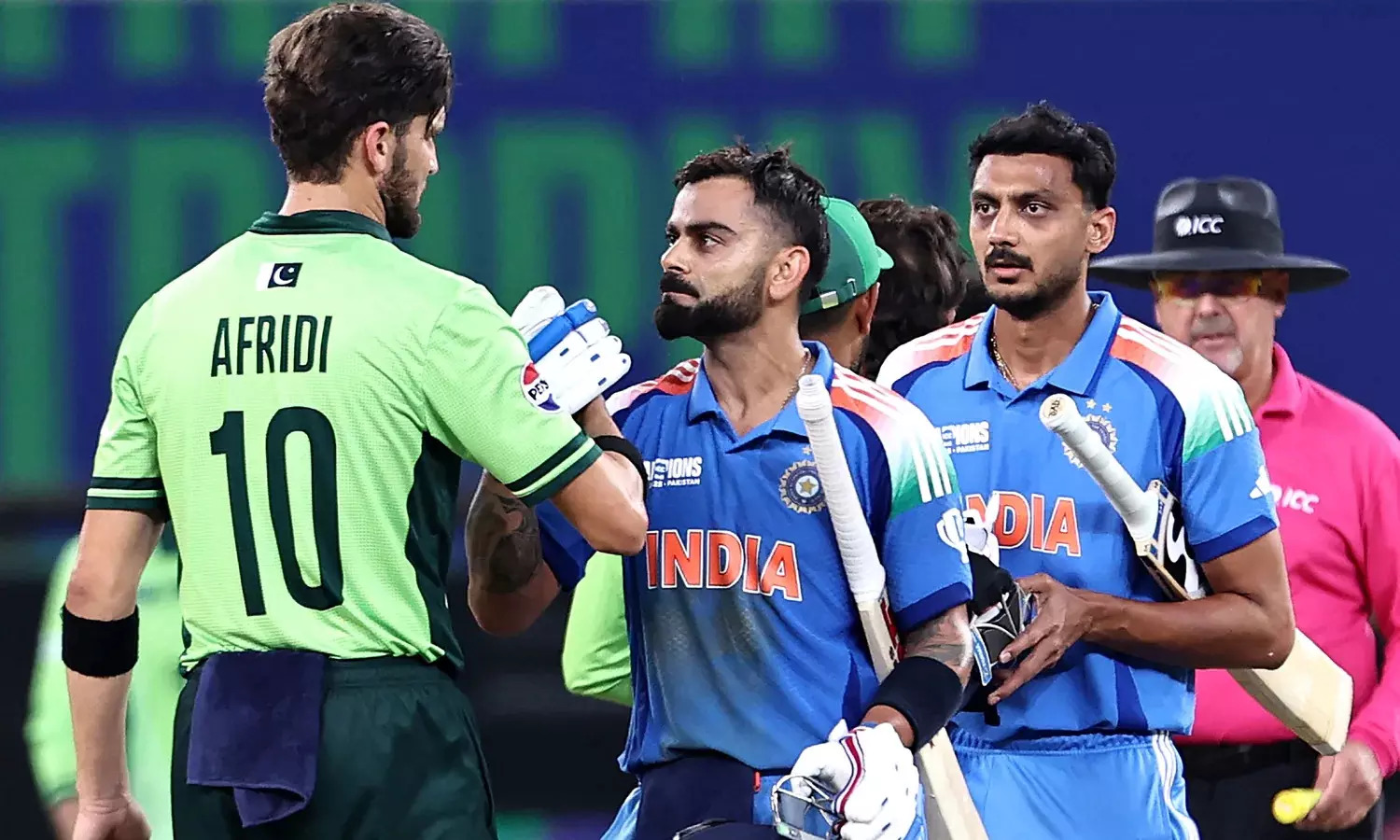 एशिया कप 2025 में भारत-पाकिस्तान के बीच मुकाबले को लेकर सोशल मीडिया पर आक्रोश है - 'बार-बार जनता को मूर्ख क्यों बनाया जा रहा है?'